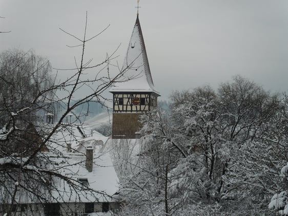 Die Kirche im Schnee - ein seltener Anblick